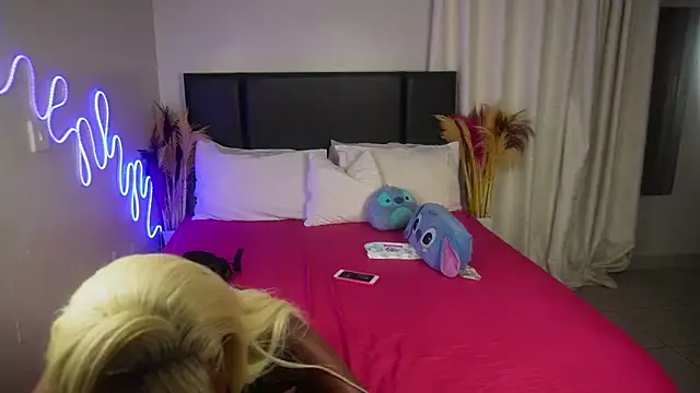 Snapshot of _Watuluv_ chatting on September 20, 7:12 pm  Watuluv  online show from September 20, 7:12 pm