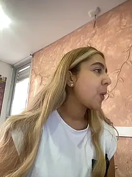 Miabonnett  online show from November 6, 12:11 pm