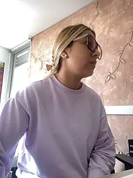 Miabonnett  online show from December 14, 1:06 pm