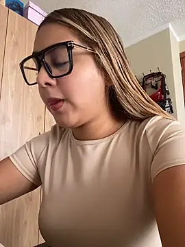 Miabonnett  online show from June 8, 4:41 pm