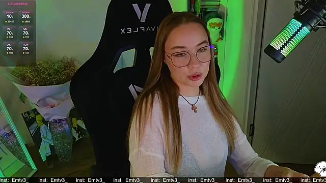 Emili1- online show from December 3, 3:14 pm