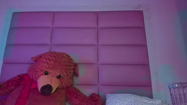 little-Emma online show from December 22, 3:31 am