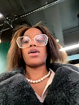 Black Dolll online show from November 24, 5:04 pm