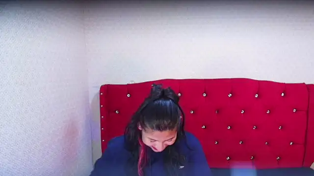 Lilyevansx online show from May 3, 12:47 am