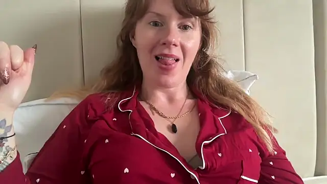 redheadrosie69 online show from November 3, 1:59 pm