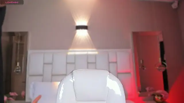 JessyEvans online show from February 2, 7:35 pm