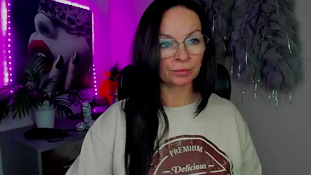 HelenLuxx online show from February 2, 4:06 pm