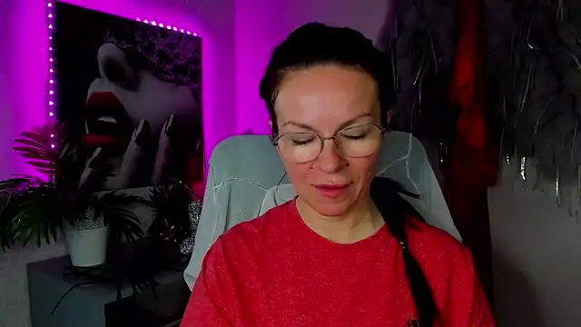HelenLuxx online show from May 2, 6:39 am