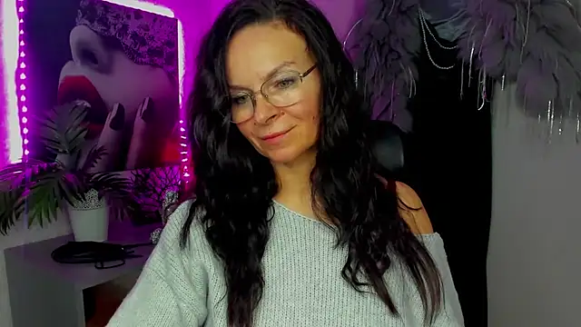 HelenLuxx online show from February 13, 5:47 pm