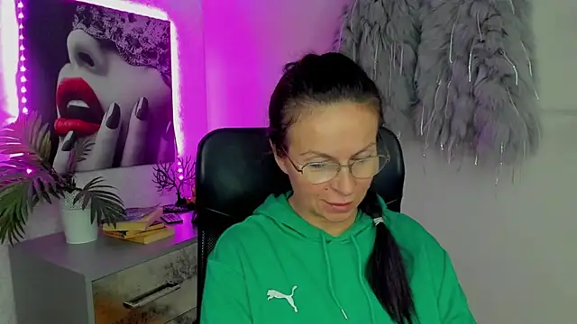 HelenLuxx online show from October 9, 5:55 am