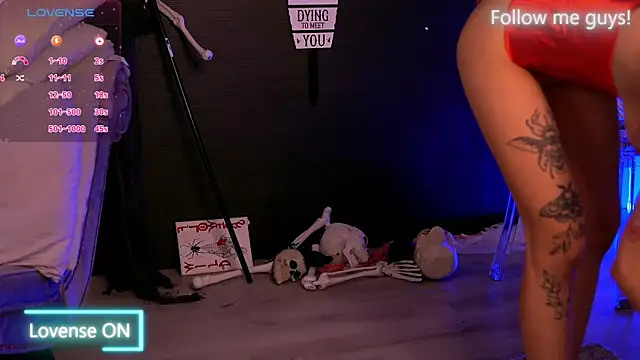 AriaVoss online show from October 18, 9:27 pm