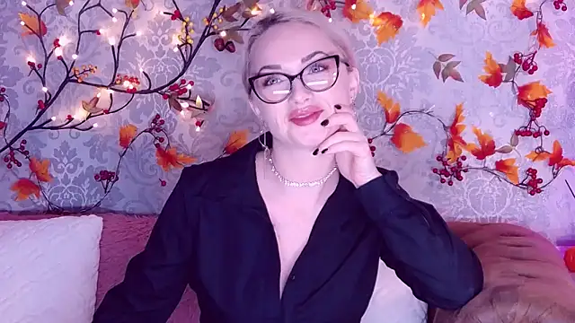 EllianaReese online show from November 25, 4:25 am