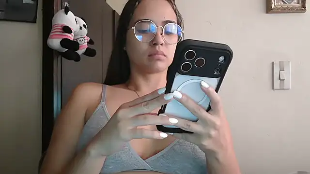 trianabell online show from June 16, 4:52 pm