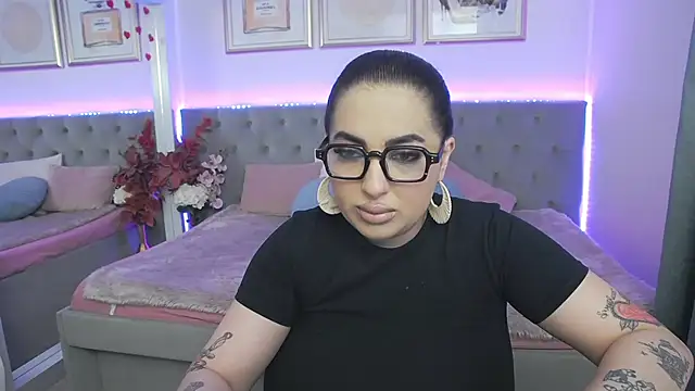 BustyAllyy online show from May 25, 5:34 pm