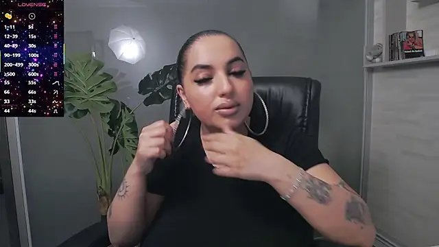 BustyAllyy online show from June 11, 4:04 pm