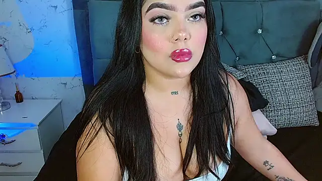Brhiana Williamms online show from May 2, 6:33 pm