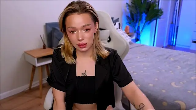 Lily Yin online show from December 18, 5:23 am