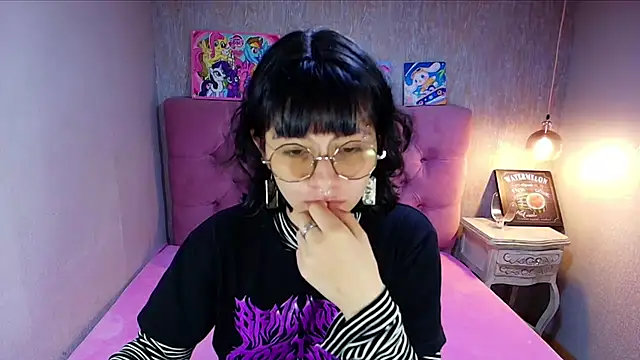 charlottemoonxz online show from July 7, 5:59 pm