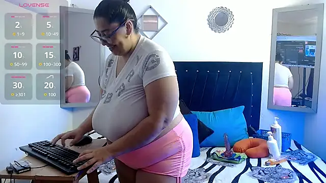 Snapshot of bubis_laru53 chatting on October 9, 5:50 pm bubis laru53 online show from October 9, 5:50 pm