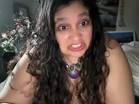 MelanieFawker online show from May 3, 1:20 am
