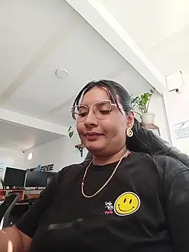 DyannaBloom online show from June 19, 1:36 pm
