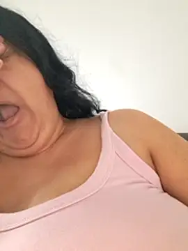 sarahhh1987 online show from December 17, 6:39 am