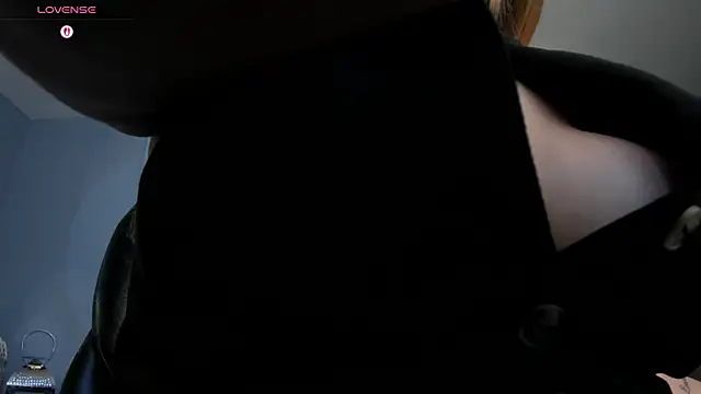 Snapshot of BellaRose_X chatting on October 9, 4:38 am BellaRose X online show from October 9, 4:38 am
