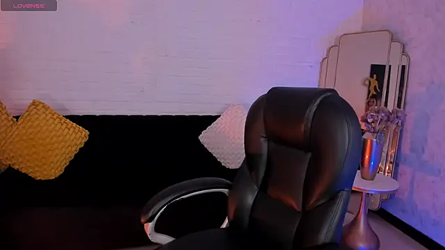 ViolettHansson online show from December 3, 7:27 pm