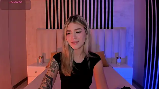 ViolettHansson online show from June 9, 9:52 am