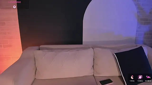 ViolettHansson online show from July 18, 11:02 am