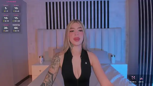 ViolettHansson online show from July 30, 11:33 am