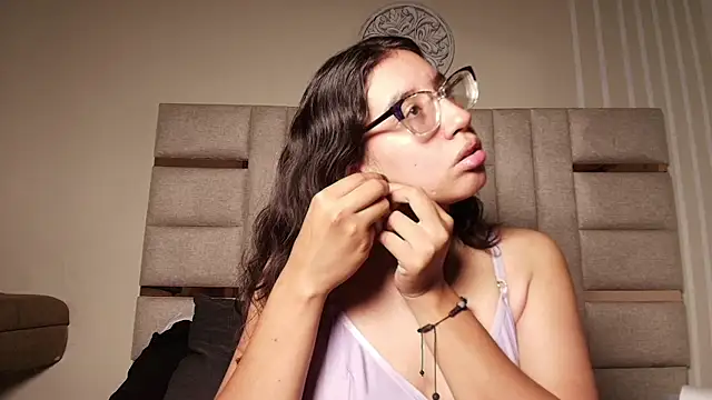 CoralineSanchez online show from March 5, 7:20 pm