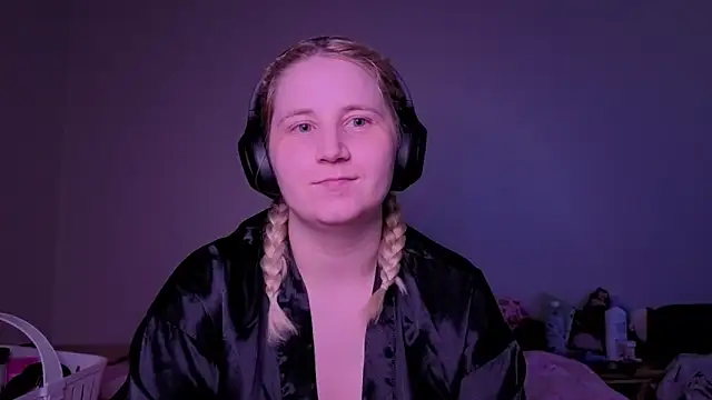 Glitch Witch online show from June 13, 4:10 am