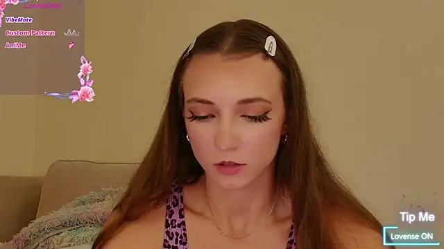 Milky flexy cat online show from July 28, 2:46 pm