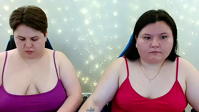 BeckyAndHellen online show from July 21, 11:33 am