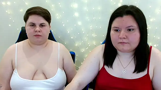 BeckyAndHellen online show from June 12, 10:34 am