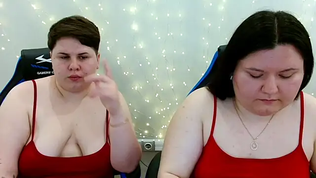 BeckyAndHellen online show from June 7, 10:44 am