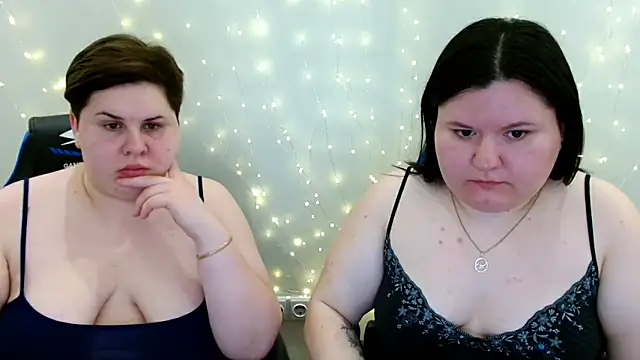 BeckyAndHellen online show from April 27, 8:50 pm
