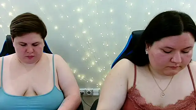 BeckyAndHellen online show from July 28, 8:56 am