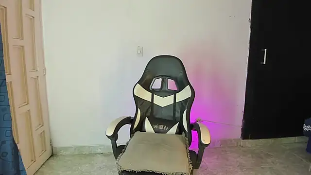 Snapshot of Loremhotsex chatting on September 15, 10:06 pm Loremhotsex online show from September 15, 10:06 pm