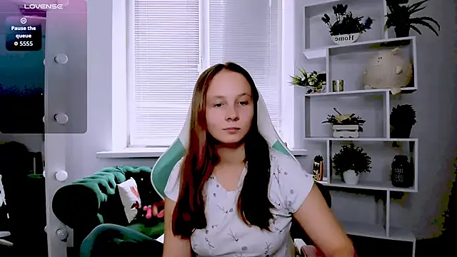 Snapshot of Ketrin_n_ chatting on October 13, 9:01 am Ketrin n online show from October 13, 9:01 am