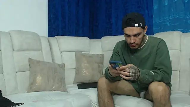 Hot Sharks  online show from February 3, 8:08 am