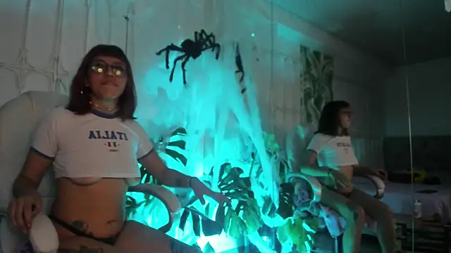 cute hollywood online show from October 24, 8:49 pm