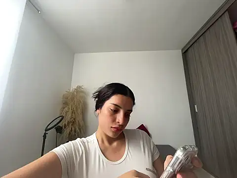 dakota le online show from June 25, 2:07 pm