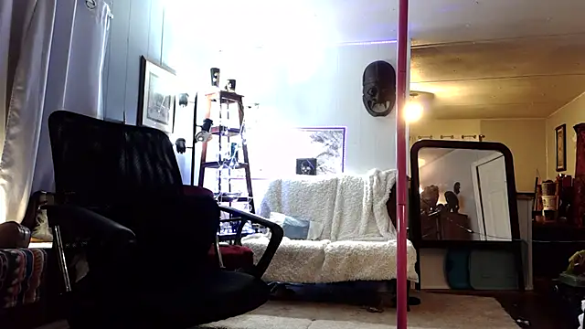 Genevieve143 online show from February 20, 6:26 am