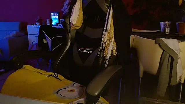 cruellaculdenfer67 online show from October 13, 8:55 pm