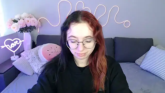 Mini Diva online show from November 25, 9:11 am