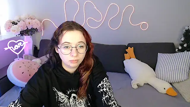 Mini Diva online show from February 17, 9:19 am