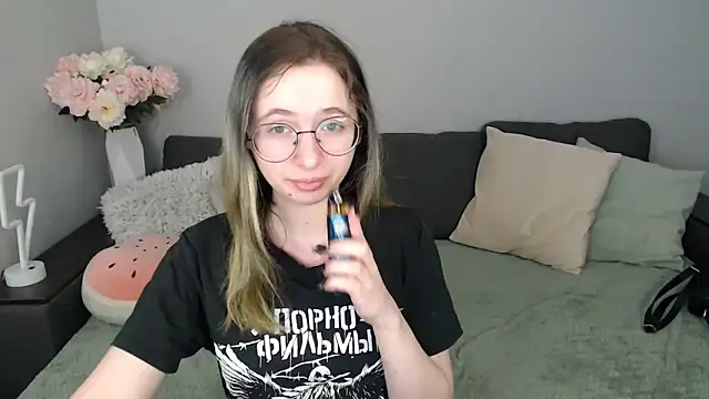 Mini Diva online show from September 26, 8:12 am