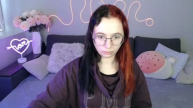 Mini Diva online show from November 7, 9:15 am